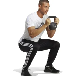 Broeken & Rokken < adidas Train Eential Joggingbroek Heren - zwart/wit IB8168