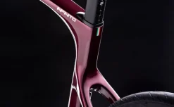 Bianchi INFINITO - 105 Di2 - Carbon racefiets - 2026 - burgundy red / white full glossy