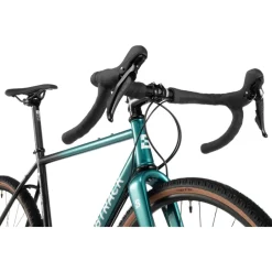 Gravelbikes Bikepacking < Bombtrack HOOK - Gravebike - 2026 - metaic tea/back fade