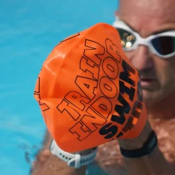 Buddyswim Siliconen Badmuts - TRAIN INDOOR SWIM OUTDOOR - black/orange