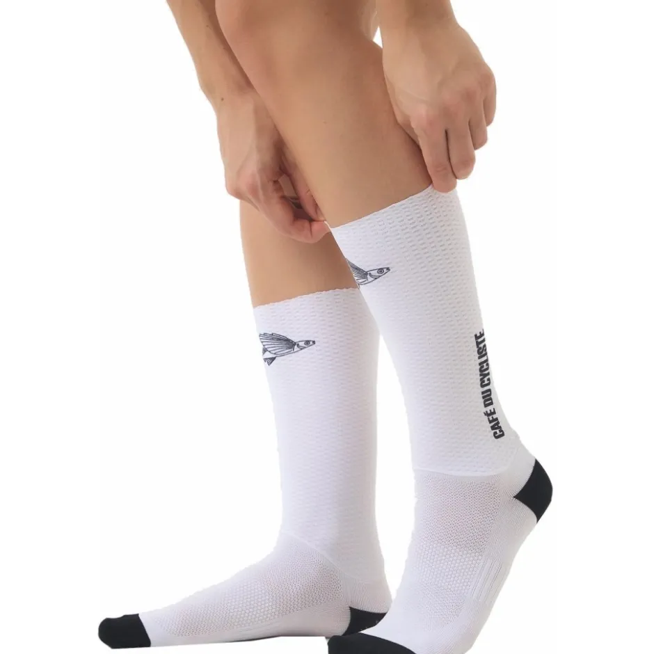 Fietssokken < Café du Cycliste Aero okken - fying fih/back on white