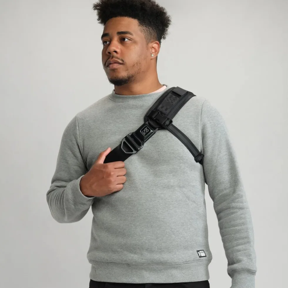 CHROME Kadet Max Schoudertas - 15L - Black Canvas Leather