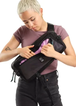Messenger Bags En Schoudertassen < CHROME Industries CHROME Kadet Schoudertas - 9L - Black XRF Reflective