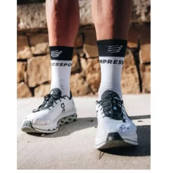 Compressport Mid Compressiesokken v2.0 - wit/zwart
