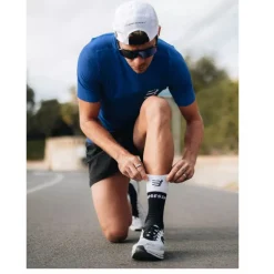 Sokken < Compressport Mid Compressiesokken v2.0 - zwart/wit