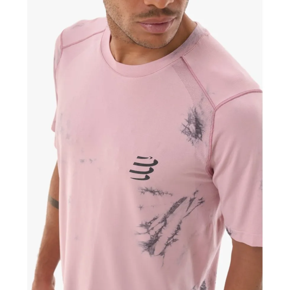Compressport Performance Running T-Shirt Heren - Eat My Dust! - zephyr tie dye