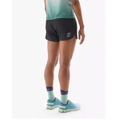 Broeken & Rokken < Compressport Perforance Running hort Dae - zwart