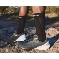 Sokken < Compressport Pro Racing Compressiesokken v4.0 Trail - zwart