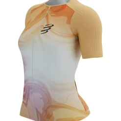 T-Shirts & Tops < Compressport Tri Postura Aero Shirt met Korte Mouwen Dames - buff orange print