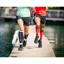 Sportbandages & Braces|Sportbandages & Braces < Compressport R2 3.0 Kuitcompressoren - zwart/wit