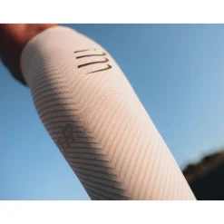 Compressport R2 Oxygen Kuitcompressoren - white/nebel grey
