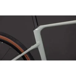 Elektrische Gravelbikes|Elektrische Fietsen < CUBE NUROAD HYBRID C:62 Race 400X - Carbon Grave E-Bike - 2026 - reedbeige / back