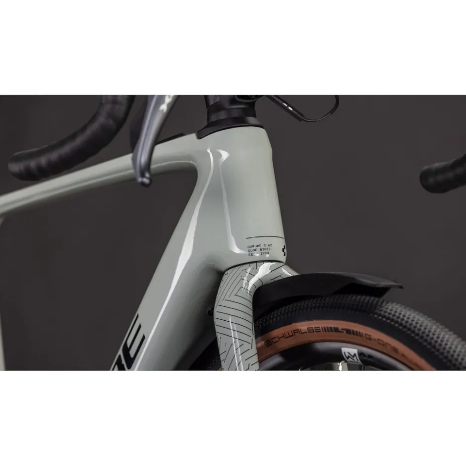 Elektrische Gravelbikes|Elektrische Fietsen < CUBE NUROAD HYBRID C:62 Race 400X FE - Carbon Grave E-Bike - 2026 - reedbeige / back