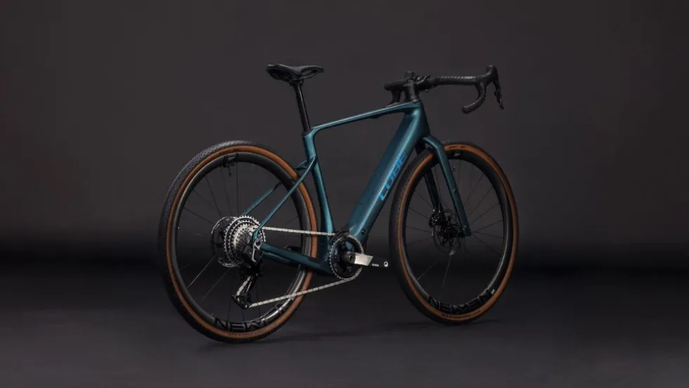 CUBE NUROAD HYBRID C:62 SLT 400X - Carbon Gravel E-Bike - 2026 - royalgreen / crisscross