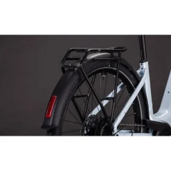 Elektrische Fietsen < CUBE TOURING HYBRID ONE 600 - Easy Entry - Trekking E-Bike - 2026 - glacier / reflex