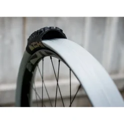 Banden Accessoires En Tubeless|Gereedschap En Onderhoud < CushCore PRO / PLUS Suspension System Tire Insert - incl. Valve - Single (1 Piece)