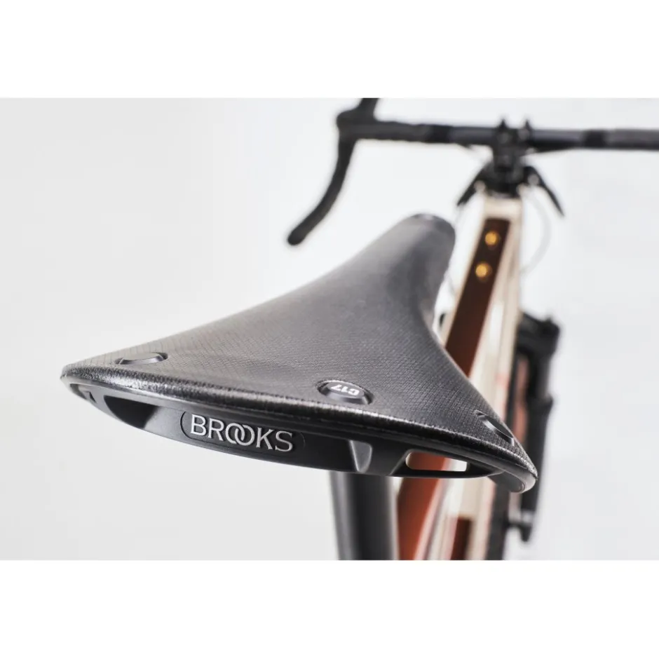 Gravelbikes Bikepacking < Diamant 140 STEPOVER - 27.5" Gravelbike - 2026 - Mokkalatte Duotone
