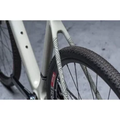 DYEDBRO Beschermfolie voor het Frame - Stay Free - black matte