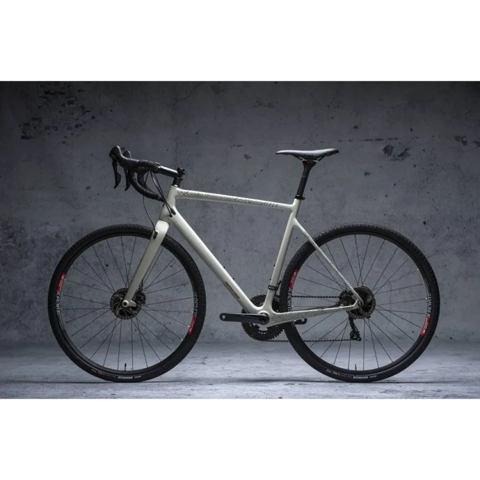 DYEDBRO Beschermfolie voor het Frame - Stay Free - black matte