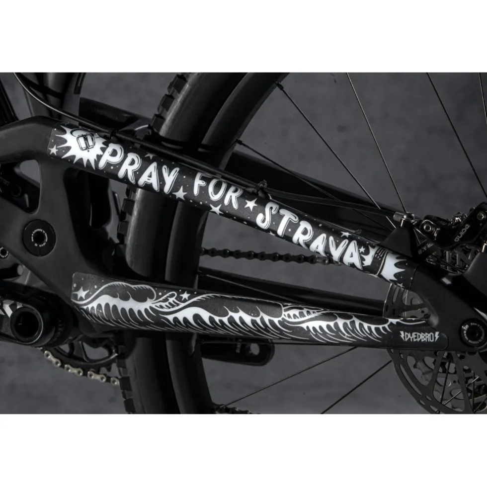 DYEDBRO Beschermfolie voor het Frame - Pray for Straya - white matte