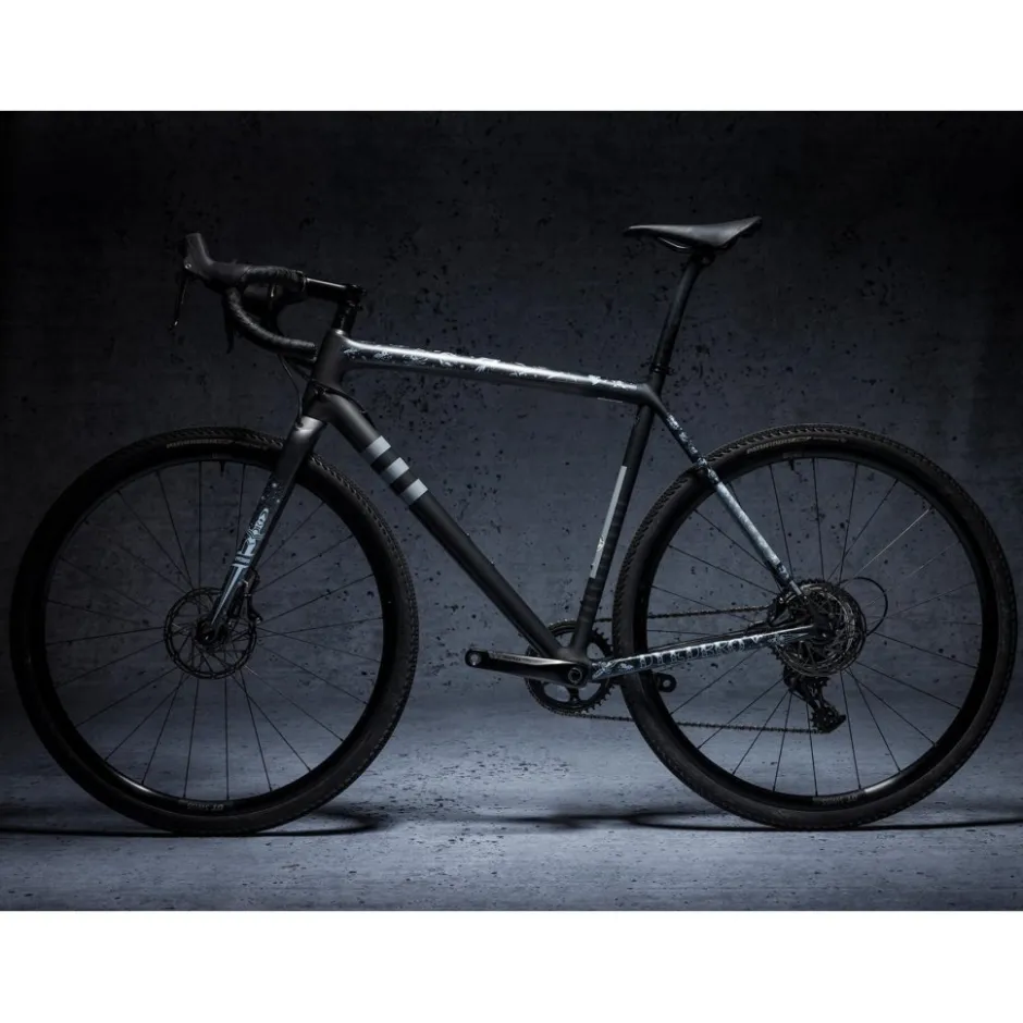 Stickers < Dyedbro Old School Tattoo Gravel Beschermfolie voor het Frame - white matte