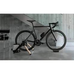 Fietstrainers|Rollerbanken < Elite Tuo - Wheel On Cycletrainer 2022 - black