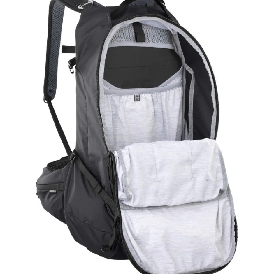 Drinkrugzakken < Evoc Trail Pro Blackline 26 Protector Rugzak - Zwart