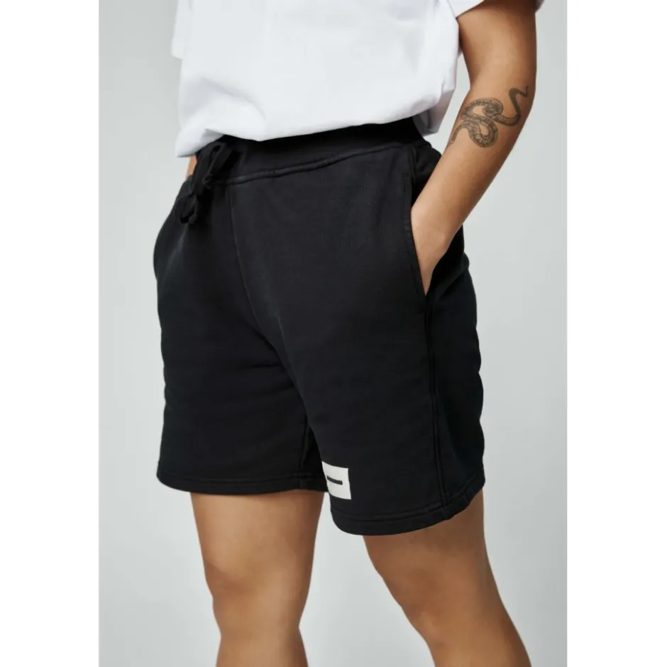 Broeken & Rokken < FINGERSCROSSED Classic Shorts - Logo - Zwart