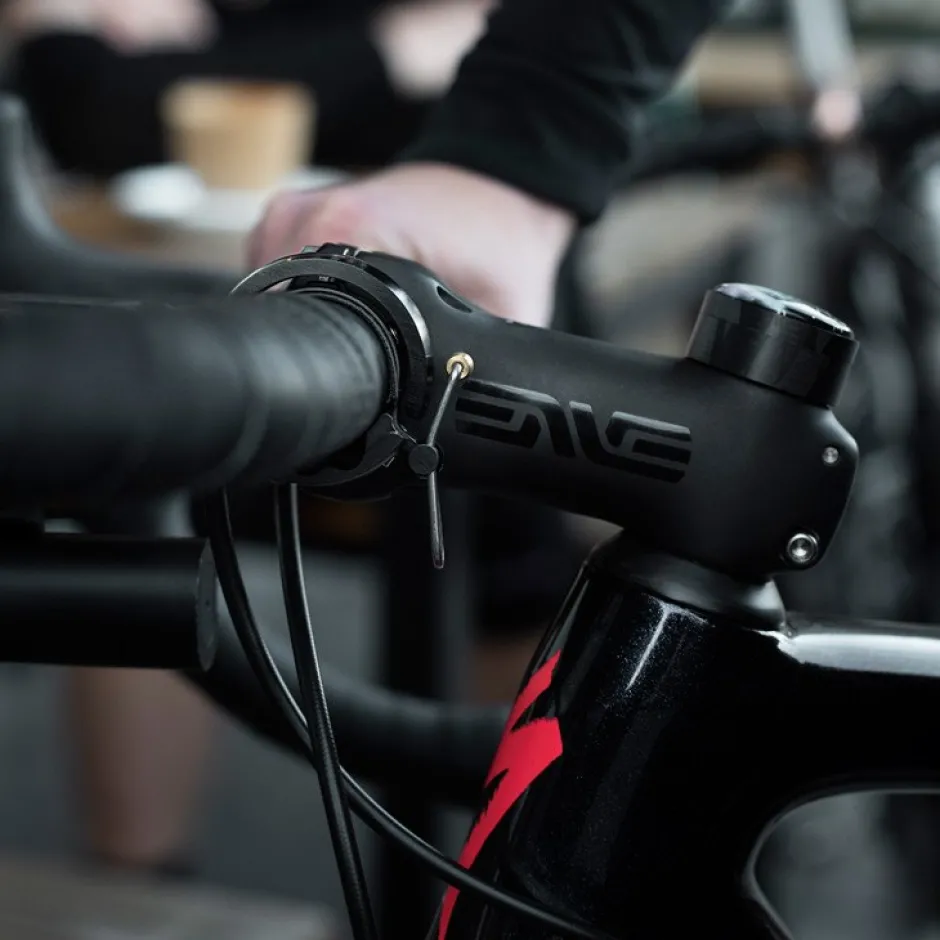 Bellen < Knog Oi Luxe Fietsbel - black/red