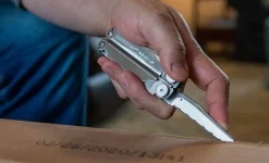 Leatherman 2H Wave + 18-in-1 Multi-Tool - Stainless Steel