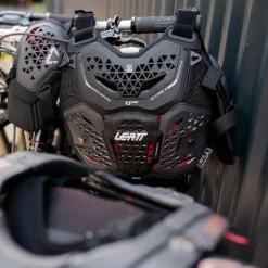 Borstbeschermers < Leatt 4.5 Hybrid Pro Borstbeschermer Dames - zwart