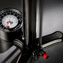 Vloerpompen < Lezyne CLIK Drive HV Vloerpomp - zwart