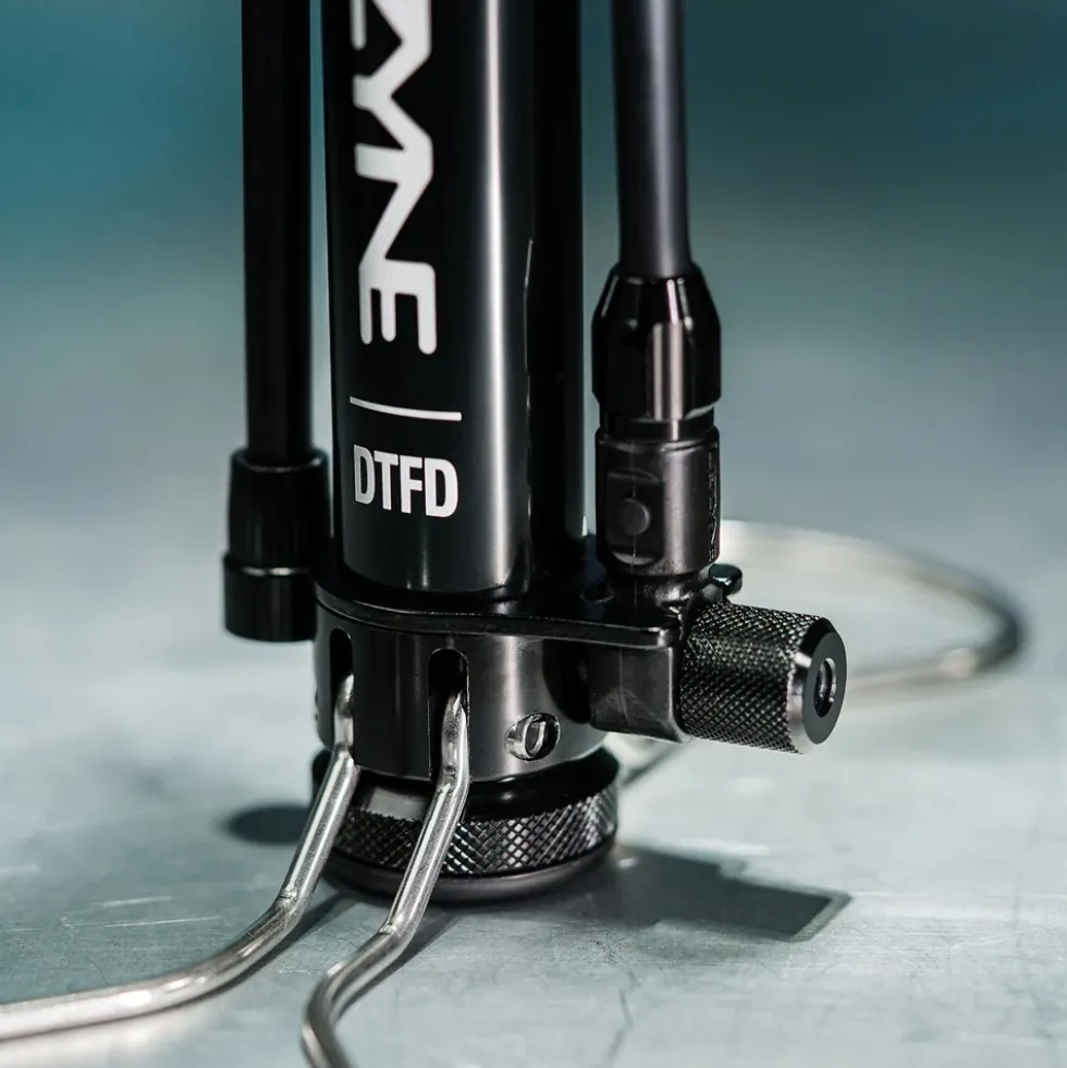 Lezyne Digital Travel Vloerpomp - zwart