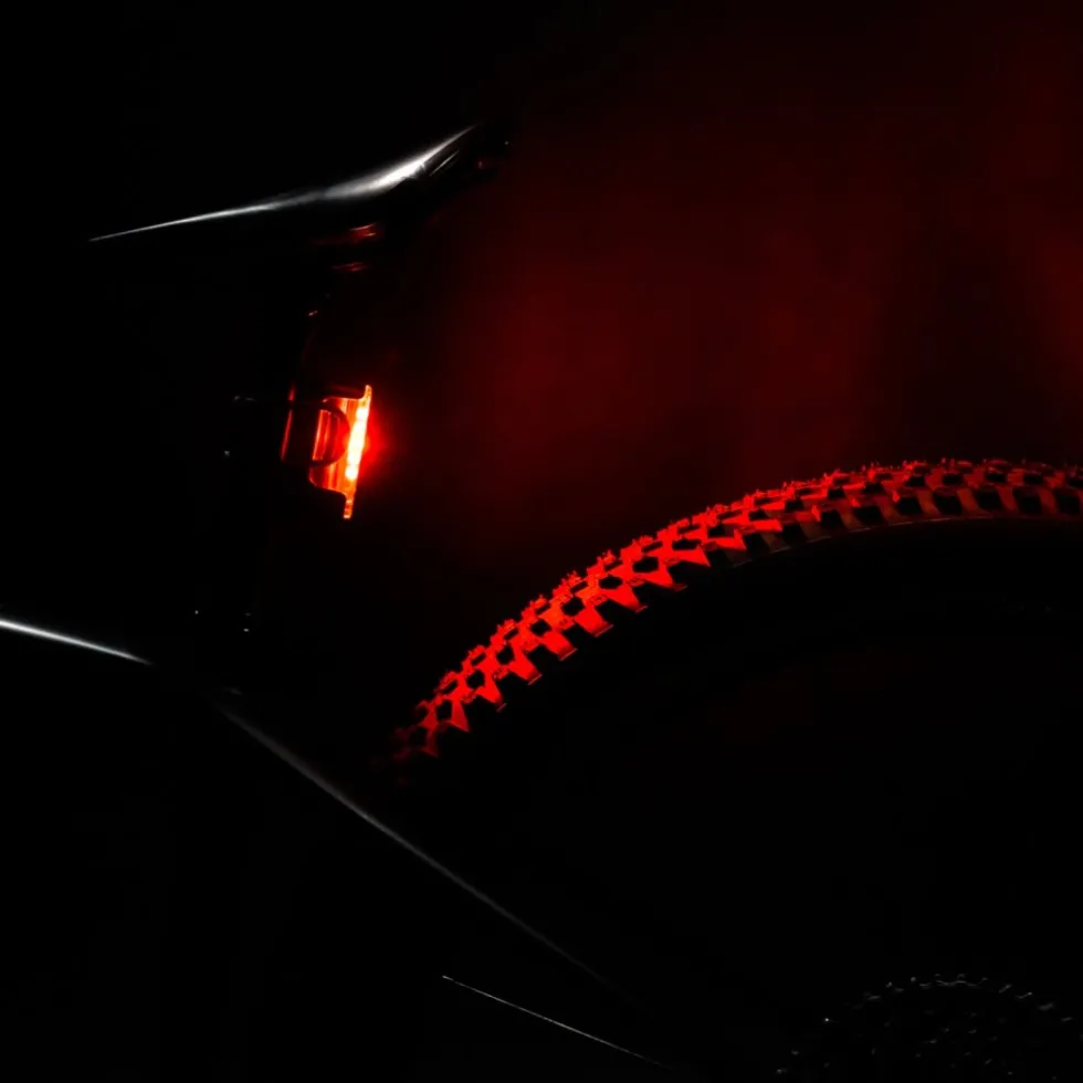 Lezyne Strip Drive Pro 400+ Fietslamp Achteraan - zwart
