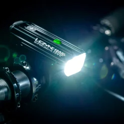 Lezyne Super Drive 1800+ Smart Fietslamp Vooraan - zwart