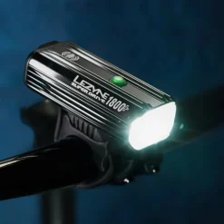 Lezyne Super Drive 1800+ Smart Fietslamp Vooraan - zwart