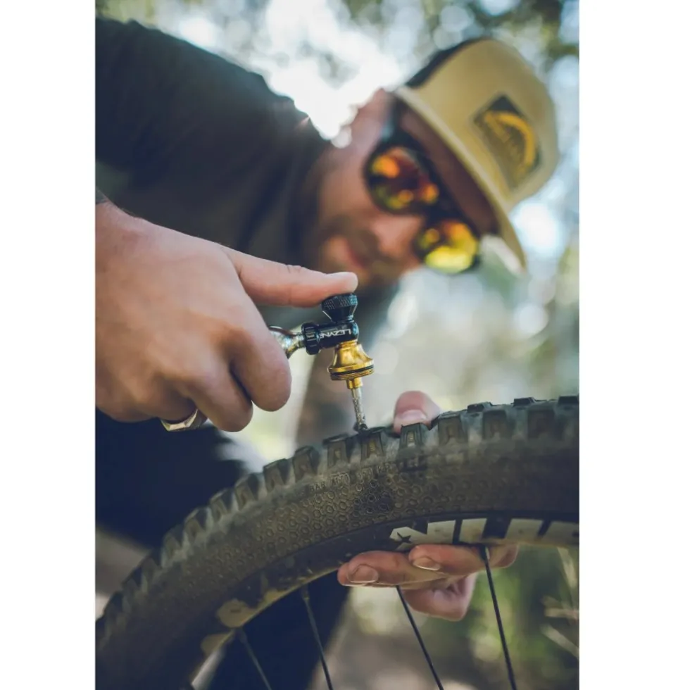 Lezyne Tubeless CO2 Blaster 2in1 Pump & Repair Set incl. 2 Cartridges - black/gold