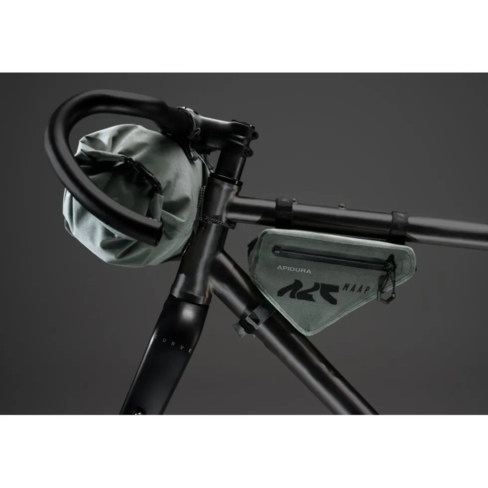 MAAP x Apidura Stuurtas 9L - loam