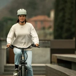 E-Bike Helmen < MET Vibe On Mip Fiethem - Back Matt