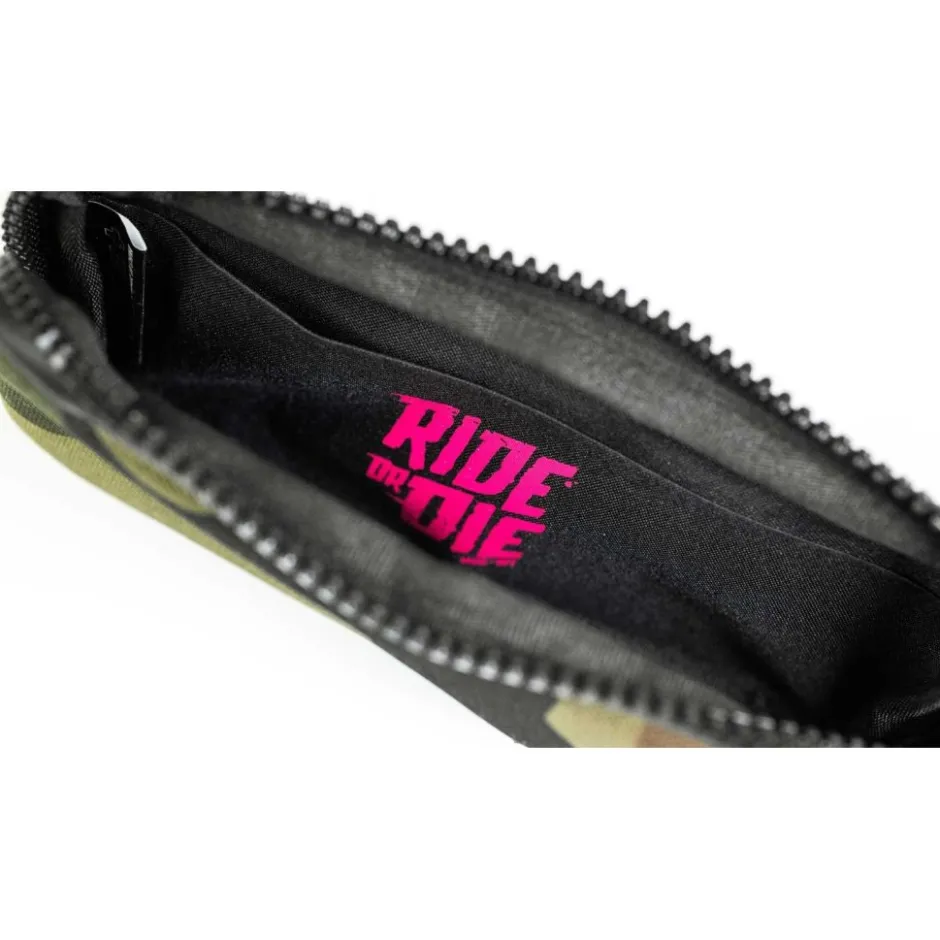 Overige Tassen & Etuis|Overige Tassen En Etuis < Muc-Off Essentials Case - Accessoires Tas - 0.3L - camo/black