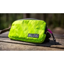 Muc-Off Rainproof Essential Case - Waterdichte Accessoiretas - hi-vis geel