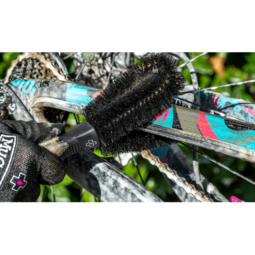 Muc-Off Two Prong Brush