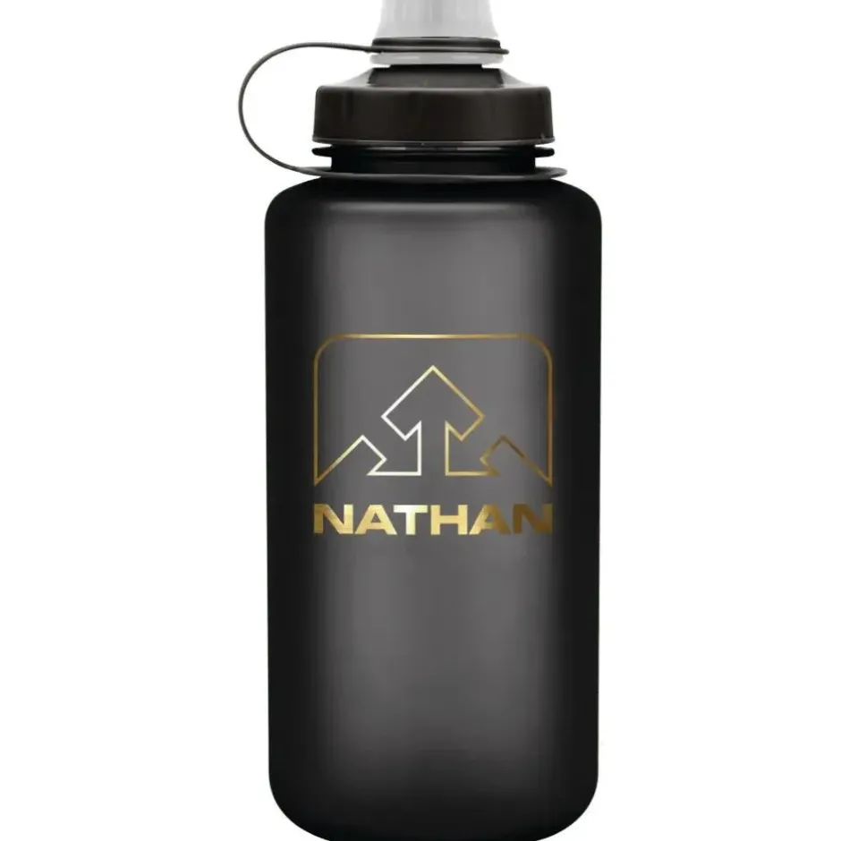 Outdoor Flessen & Thermosflessen < Nathan Sports BigShot Fietsfles - 1L - zwart / zwart / goud