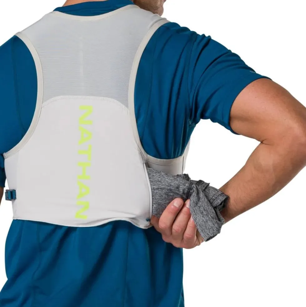 Nathan Sports Pinnacle FeatherLite 1.5L Hardloopvest - vapor grey