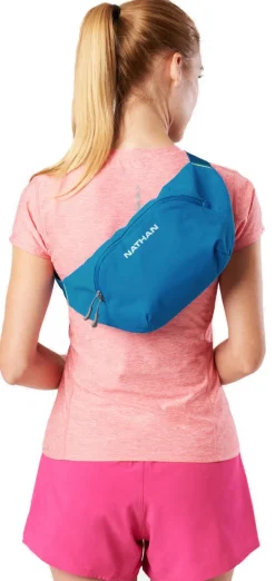 Tassen < Nathan Sports Run Sling 2L Hardlooprugzak - Black/Ribbon Red