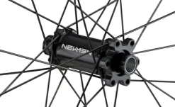 Newmen Beskar 30 Trail Voorwiel - 29" | Aluminium | Clincher | 6 Gaten - 15x110mm - zwart