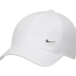 Mutsen < Nike Dri-FIT Club Metall-Swoosh Logo Pet - white/metallic silver FB5372-100