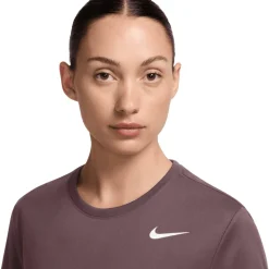 T-Shirts & Tops < Nike Dri-FIT hirt Dame - tattoo/white DX0687-502