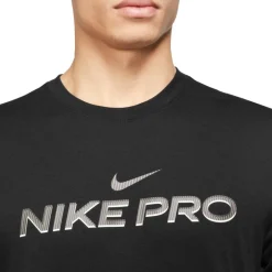 T-Shirts & Tops < Nike Pro T-Shirt Heren - zwart FJ2393-010