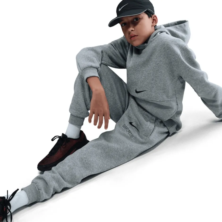 Broeken & Rokken < Nike portwear Club Fleece Joggingbroek Kinderen - dark grey heather/bae grey/black HV0393-063